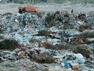 В Черновицкой области селяне уверяют, что им подбросили тонны мусора из-под Львова