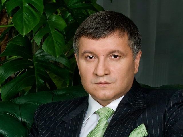 Аваков передал Порошенко на утверждение проект сокращения генеральских должностей
