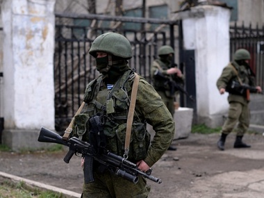 В Севастополе "самооборона" разгромила штаб ВМС. Украинские военные отказываются сдаться