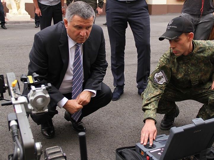 Аваков: Будем закупать модули-саперы для обеспечения безопасности на улицах Украины