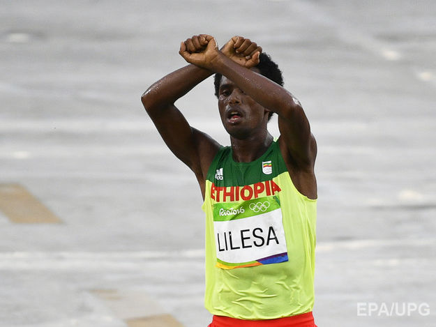 Эфиопский марафонец заявил, что его убьют или посадят в тюрьму после возвращения на родину
