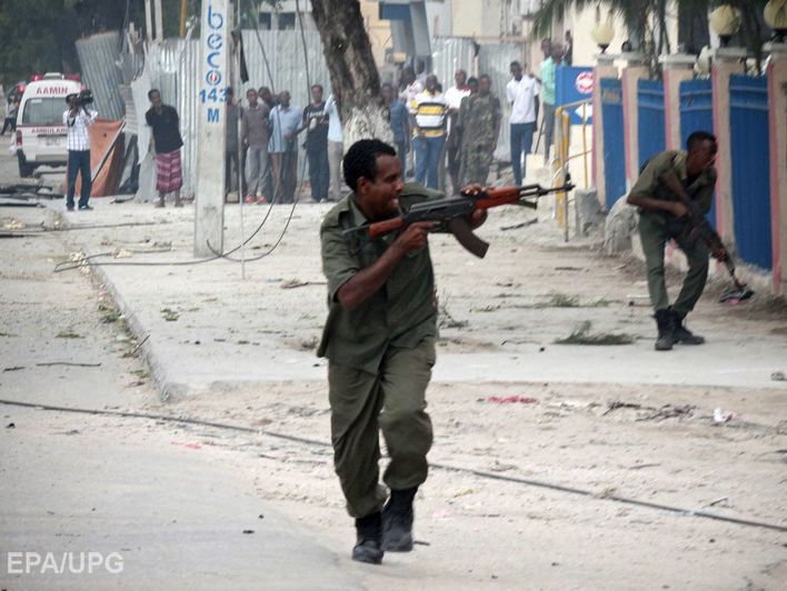 Боевики "Аш-Шабаб" напали на ресторан в столице Сомали Могадишо