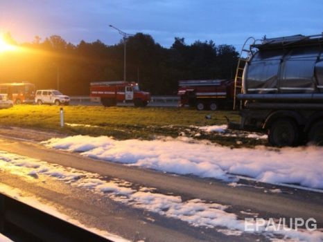 В Воронежской области на дорогу вылилось восемь тонн взрывоопасной жидкости