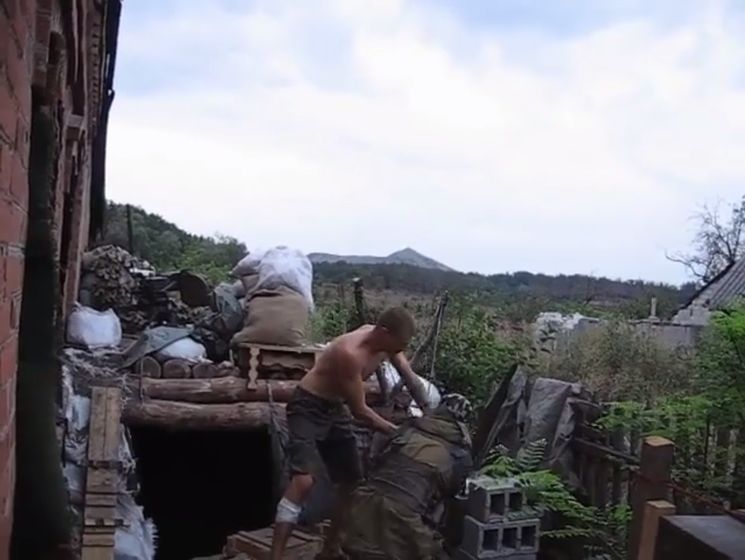 Украинские военные сделали рогатку для метания гранат в боевиков. Видео