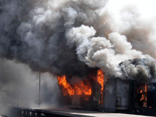 Во Львовской области загорелся поезд с пассажирами. Видео