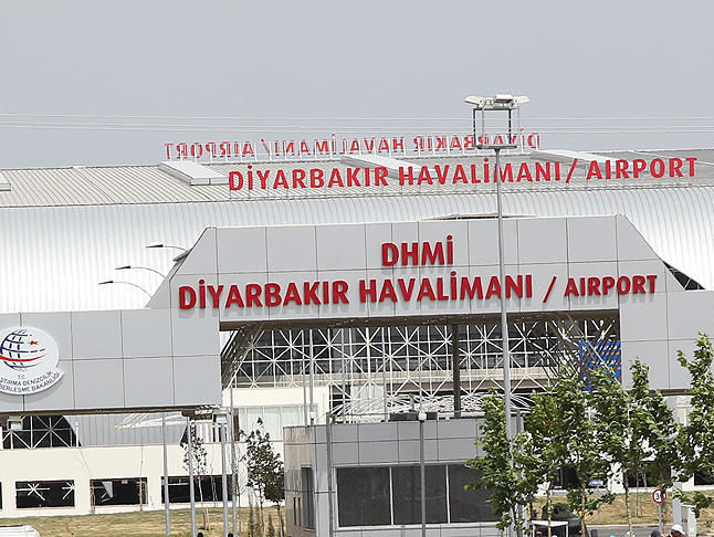 Аэропорт турецкого города Диярбакыр обстреляли ракетами