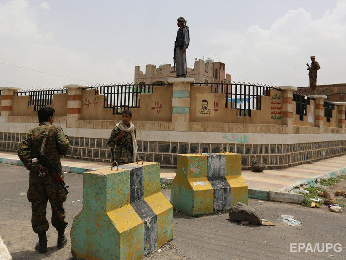 Смертник подорвал машину у здания милиции Йемена, как минимум 45 погибших