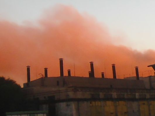 В Мариуполе зафиксировали выбросы в атмосферу на меткомбинате имени Ильича. Видео