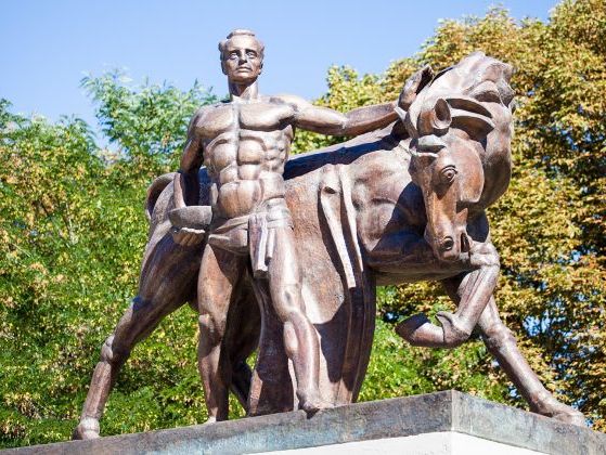 Во Львове открыли первый в Украине памятник ветеринару