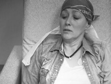 Сражающаяся с онкологическим заболеванием Доэрти опубликовала снимки из больничной палаты