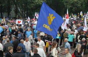 После поднятия флага России севастопольские курсанты спели Гимн Украины