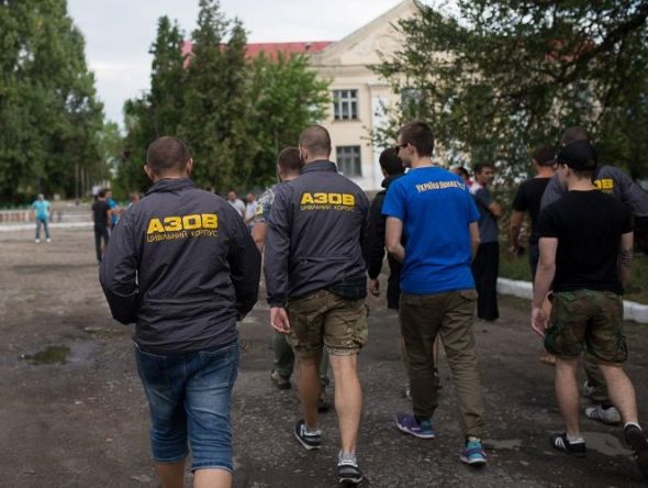 Активисты "Азова" в Лощиновке заявили, что берут под свой контроль борьбу с наркотиками в Одесской области