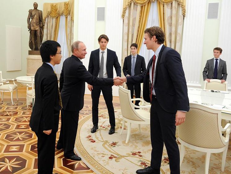 Студенты самой знаменитой частной школы Англии встретились с Путиным в Кремле