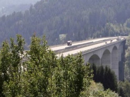 В Австрии девушка отделалась царапинами после падения со 105-метрового моста