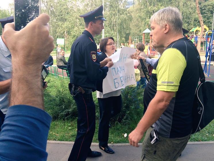 За акцию солидарности с матерями Беслана в Москве задержали кандидата в депутаты Госдумы РФ Галямину