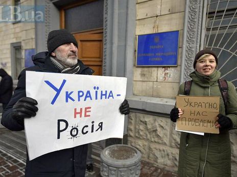 Миграционную службу Украины пикетировали из-за рейда возле мечети в Киеве. Фоторепортаж