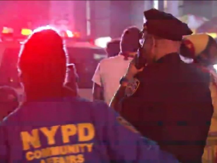На карнавале в Нью-Йорке застрелили двух человек