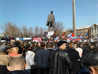 В Донецке проходит митинг в поддержку Януковича