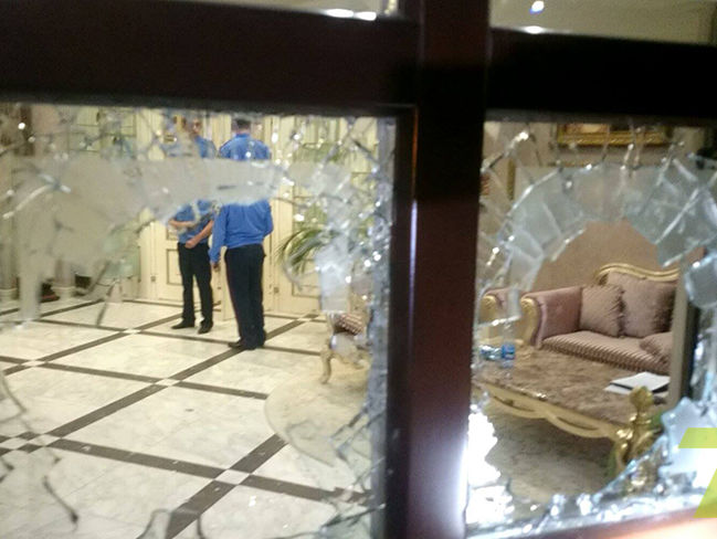 В Одессе нападавшие захватили заложников в отеле &ndash; СМИ