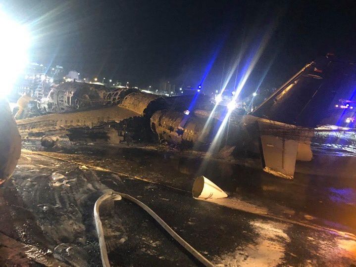 На Филиппинах загорелся самолет с пассажирами, есть погибшие