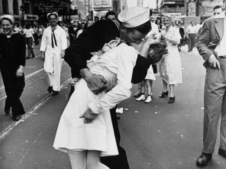В США умерла героиня фотографии "Поцелуй на Таймс-сквер"
