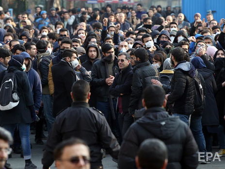 Тюрьма и удары плетью. В Иране судят активистов, выходивших на митинги после крушения самолета МАУ