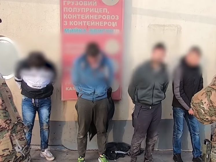 "Стой, стрелять буду!" Полиция показала задержание "группы иностранных киллеров" в Одесской области. Видео