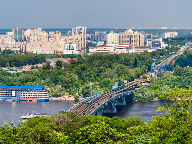 Суд арестовал "минера" моста Метро в Киеве. Он сообщил, что хотел покончить с собой
