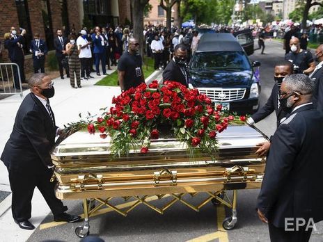 В США прошла церемония прощания с убитым полицейскими при задержании афроамериканцем Флойдом