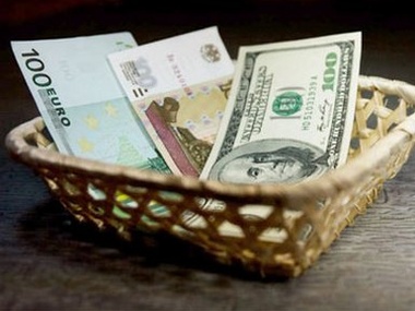 Межбанк: к закрытию торгов доллар упал ниже 11 гривен