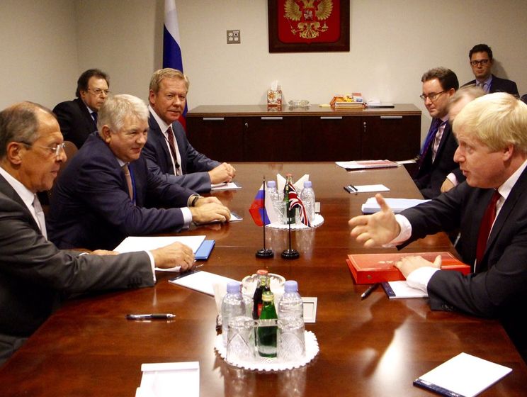 Глава МИД Британии Джонсон обсудил с Лавровым необходимость перемирия на Донбассе