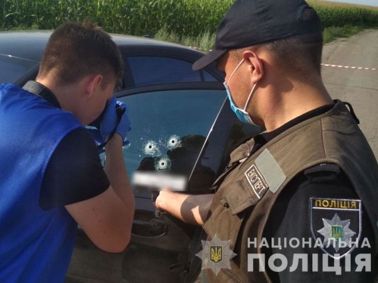 На трассе Киев – Харьков расстреляли Mercedes