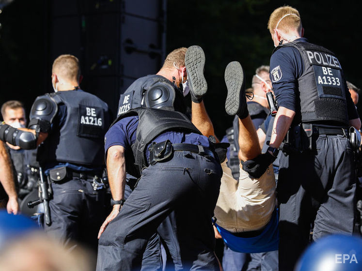 В Германии 18 полицейских пострадали во время протеста против карантинных ограничений