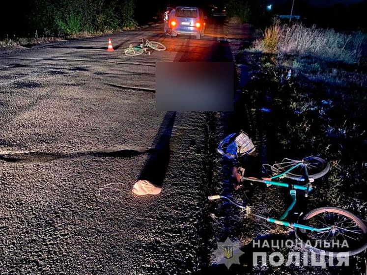 Микроавтобус сбил велосипедистов под Полтавой, один погиб