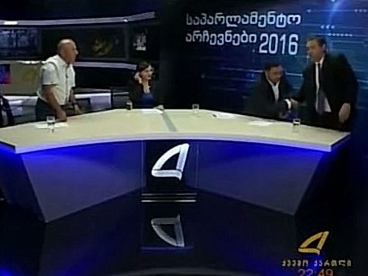 В Грузии кандидаты в депутаты подрались в прямом эфире. Видео