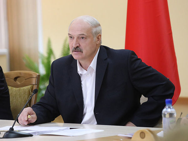 "Отечество в опасности". Лукашенко пригрозил призывом в армию студентам, которые выходят на протесты