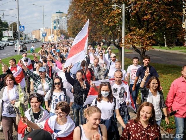 В Минске заметили людей с российскими и георгиевскими флагами