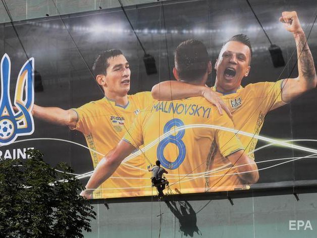 Украинские футболисты обыграли Швейцарию, в Украине антирекорд смертности от COVID-19. Главное за день