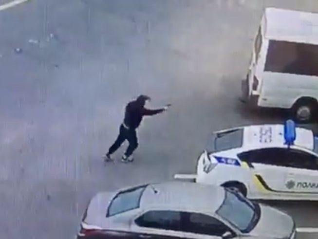 В сети появились кадры с места расстрела полицейских в Днепре. Видео