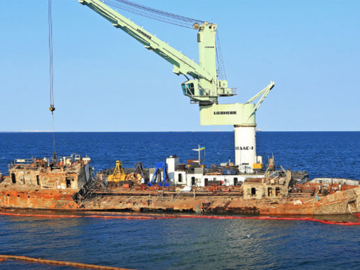 СМИ сообщили, что подъем танкера Delfi приостановили из-за погоды, в Мининфраструктуры опровергают 