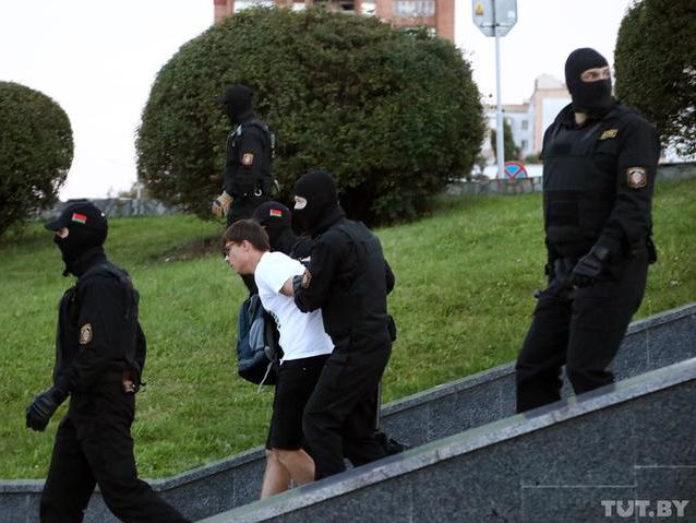 МВД Беларуси сообщило о 400 задержанных в Минске