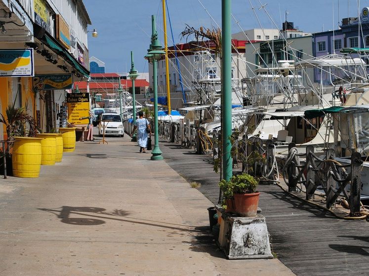 Елизавета II больше не будет королевой Барбадоса: остров станет республикой