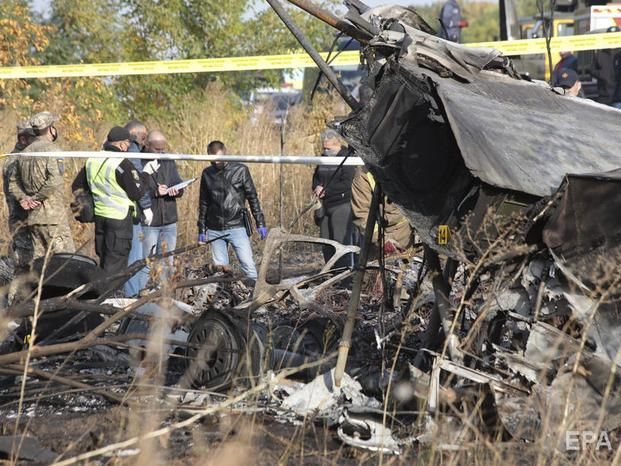 В Украине объявлен траур в связи с гибелью 26 человек в авиакатастрофе под Харьковом