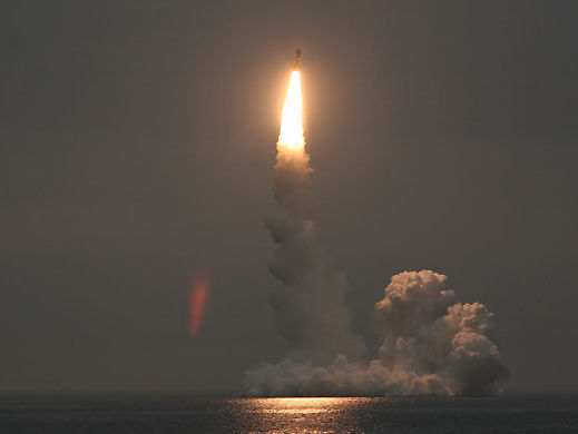 Запущенная российскими военными в Белом море ракета "Булава" самоликвидировалась в полете