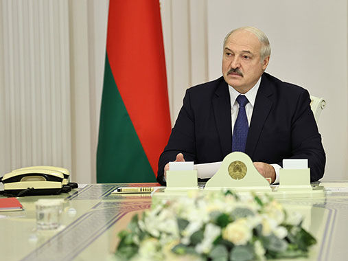 "Хотят ходить и болеть – пусть болеют". Лукашенко заявил, что заболеваемость COVID-19 в Минске высокая из-за мирных акций
