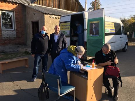В Харьковской области кандидат в мэры организовал бесплатное тестирование на COVID-19 – 