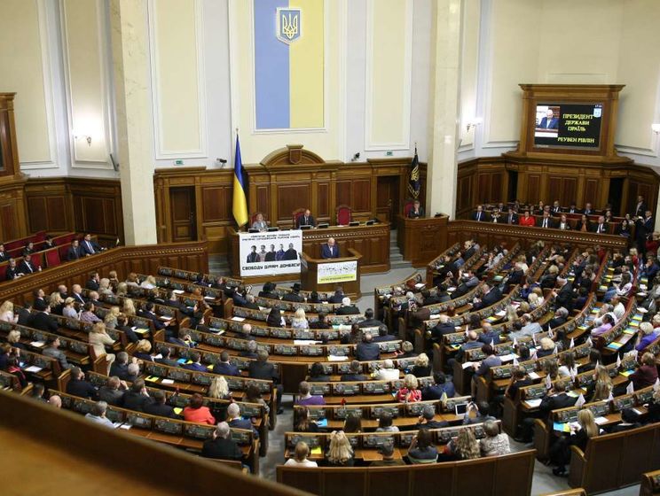 Увольнение судей, нарушивших присягу: какие фракции проигнорировали внеочередное заседание Рады
