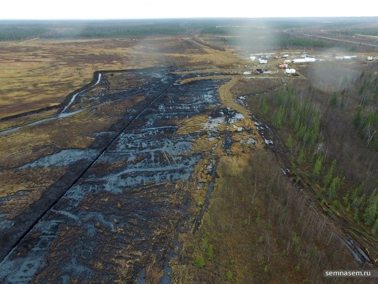 В России задержали журналистов, снимавших разлив нефти с дрона