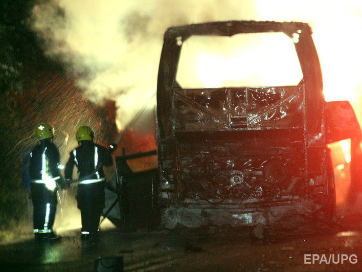 В Мексике автобус врезался в грузовик и загорелся, 14 человек погибли