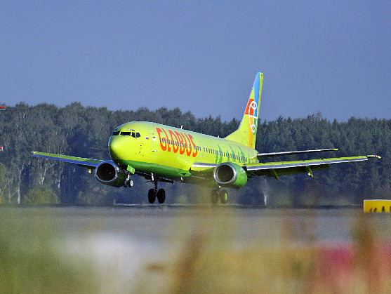 На борту самолета, летевшего в Санкт-Петербург, умерла 30-летняя пассажирка